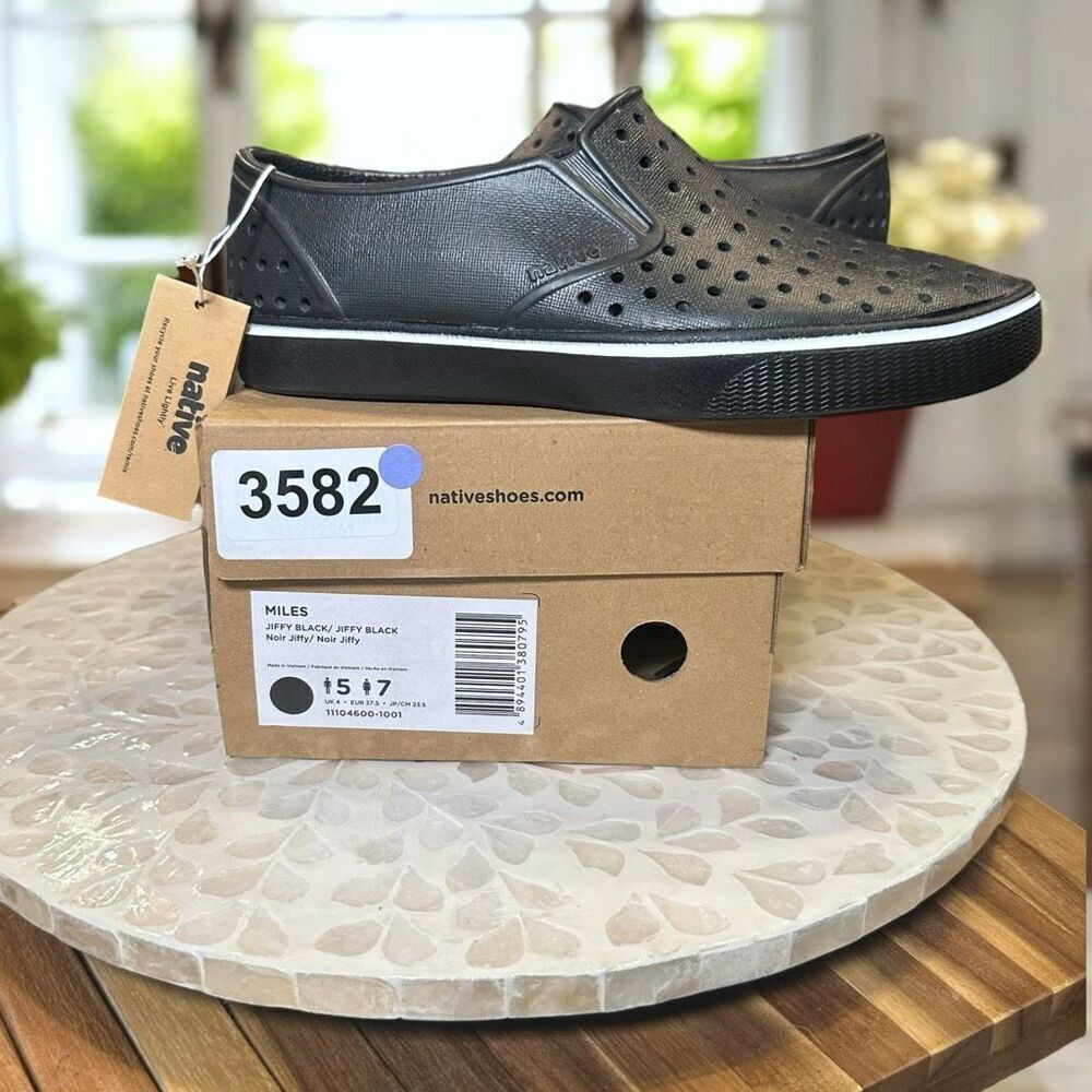Native Shoes Miles Slip On Water Shoes Sneakers Black Comfort Unisex Mens 5 Wome - Picture 6 of 11